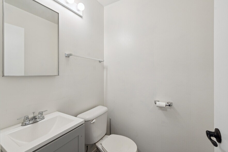 More Photos Of 12455 Branford St, Pacoima Warehouse For Sale