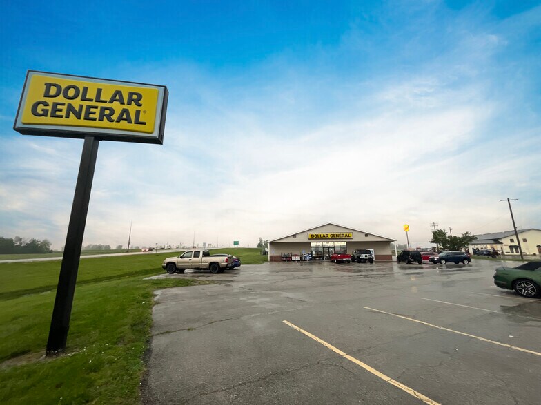 Primary Photo Of 900 Hen House Rd, Okawville Freestanding For Sale