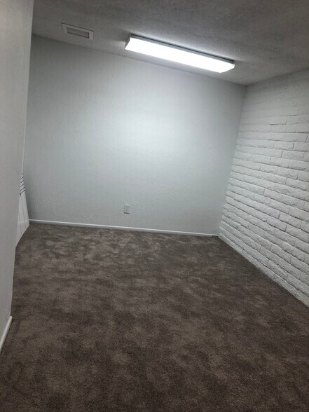 More Photos Of 1550 E University Dr, Mesa Office For Lease