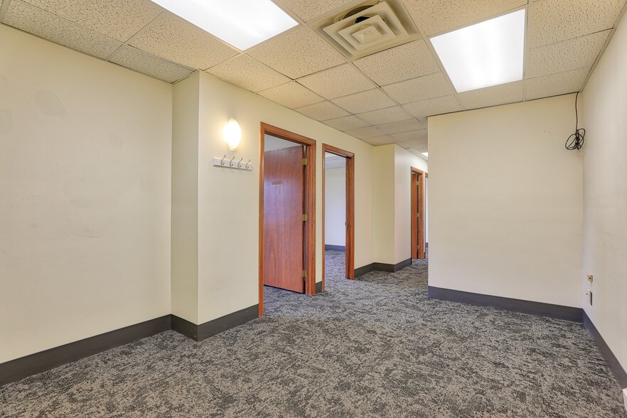 More Photos Of 584 Meadow St, Agawam Medical For Lease