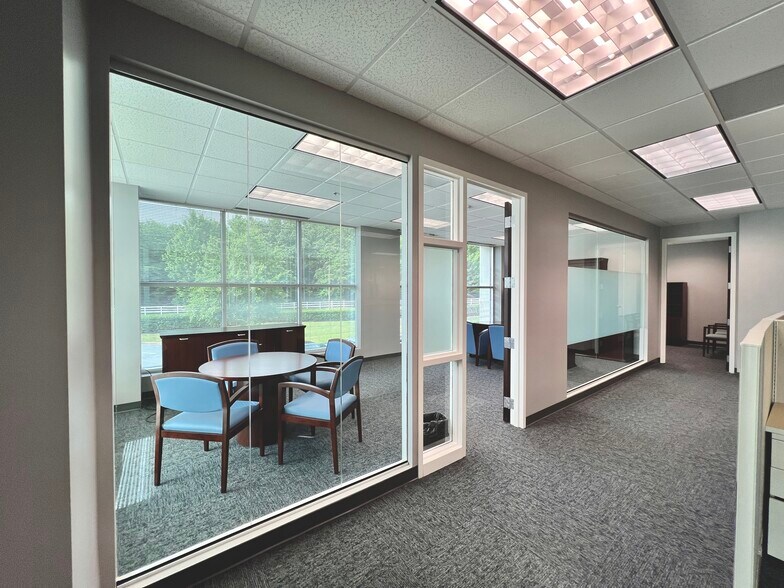 More Photos Of 3600 Arco Corporate Dr, Charlotte Office Residential For Lease