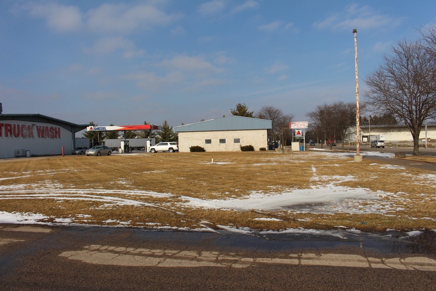 More Photos Of 6383 Lake Rd, Windsor Carwash For Sale