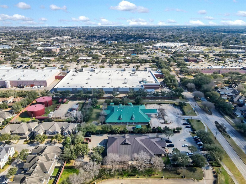 More Photos Of 20417 S University Blvd, Missouri City Schools For Lease