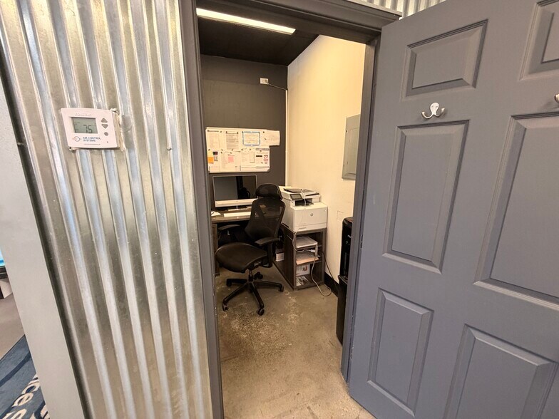 More Photos Of 22900-22924 Los Alisos Blvd, Mission Viejo Unknown For Lease