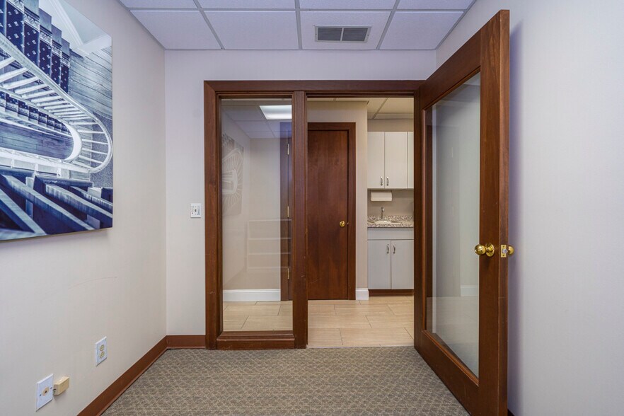 More Photos Of 6804-6838 Loop Rd, Centerville Medical For Sale