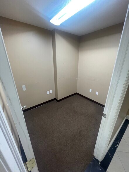 More Photos Of 180 Ferry St, Newark Storefront Retail Office For Lease