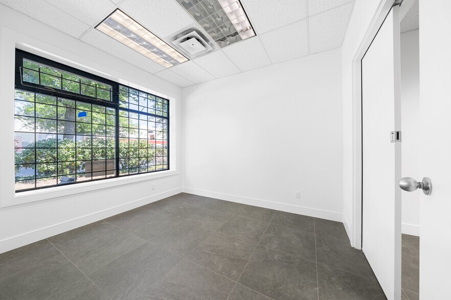 More Photos Of 8920 Fraserton Ct, Burnaby Warehouse For Lease