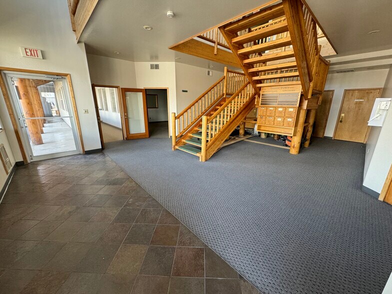 More Photos Of 320 N 1st St, Hamilton Office For Lease