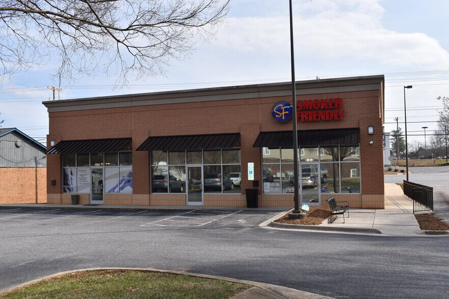 More Photos Of 2923 N Center St, Hickory Freestanding For Lease