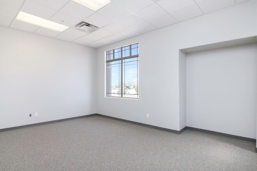 More Photos Of 10575 N 114th St, Scottsdale Office For Sale