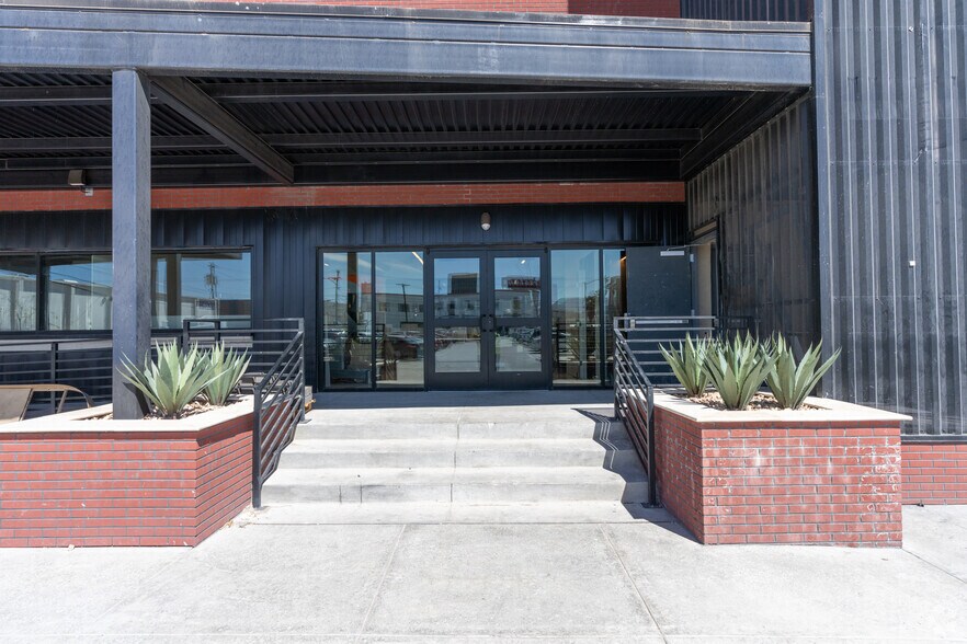 More Photos Of 1125 Texas Ave, El Paso Medical For Lease