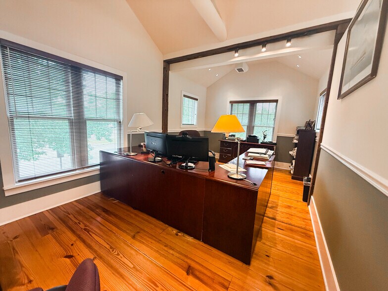 More Photos Of 3 Mapleton Rd, Princeton Office For Sale