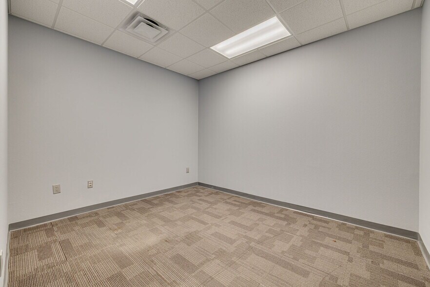 More Photos Of 440 Roberts Rd, Oldsmar Warehouse For Sale