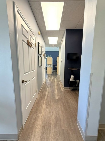 More Photos Of 1550-1558 McDaniel Dr, West Chester Office For Sale