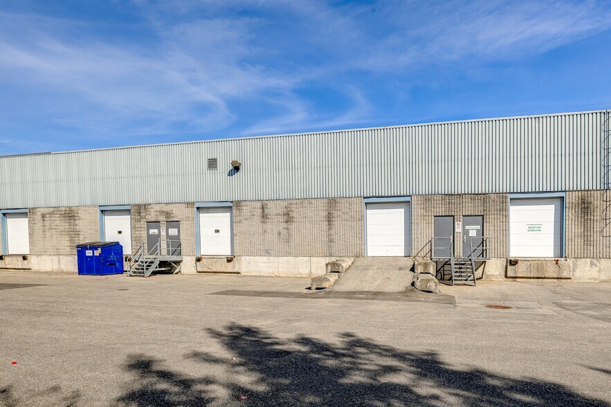 More Photos Of 1405-1453 St Bergar, Laval Warehouse For Lease