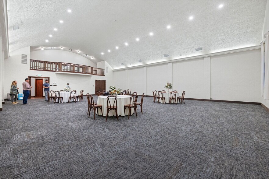 More Photos Of 128 S E St, Exeter Storefront For Sale