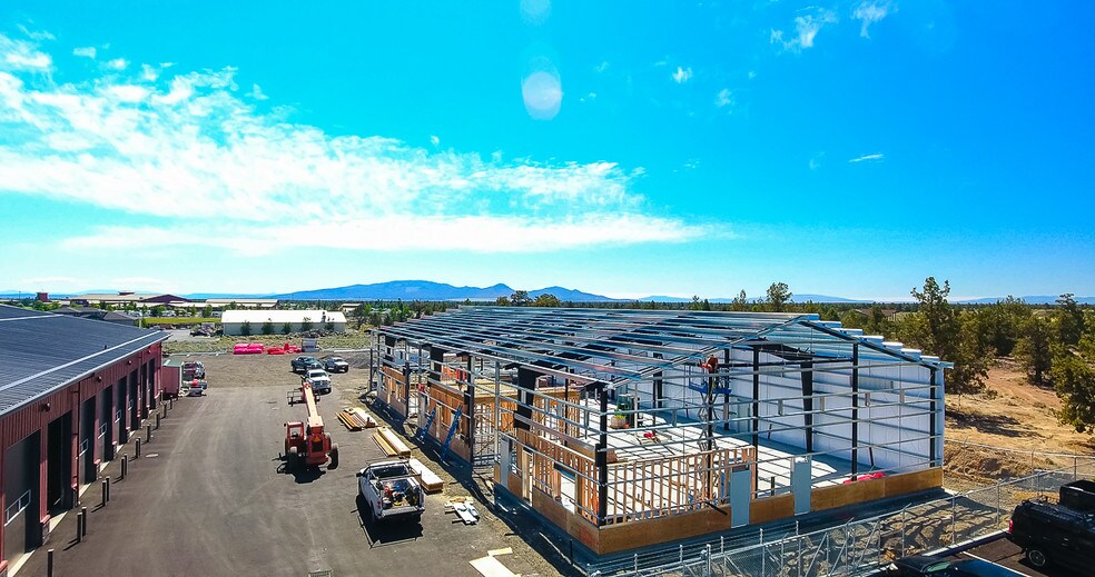 More Photos Of 4620 SW 23rd St, Redmond Warehouse For Lease
