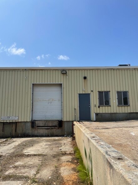 More Photos Of 90 Salmon St, Providence Manufacturing For Lease