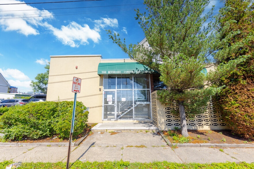 More Photos Of 87 Old River St, Hackensack Office Residential For Lease