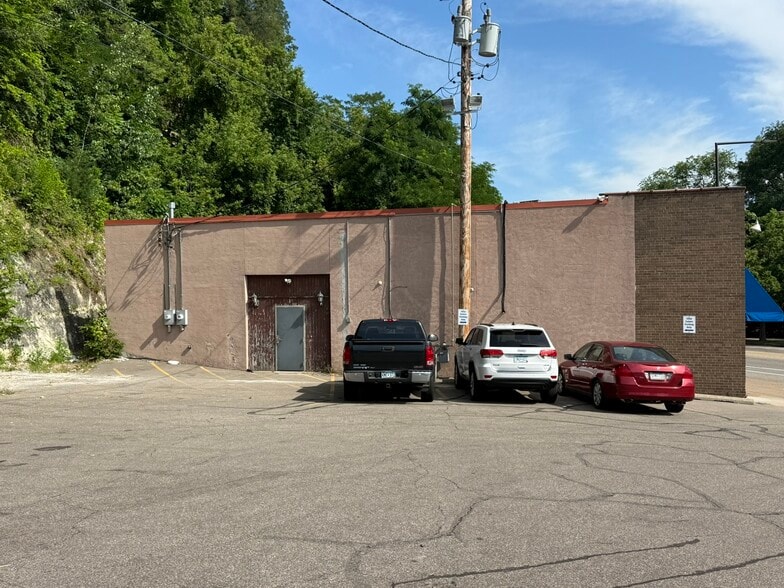 More Photos Of 385 Wabasha St S, Saint Paul Freestanding For Lease