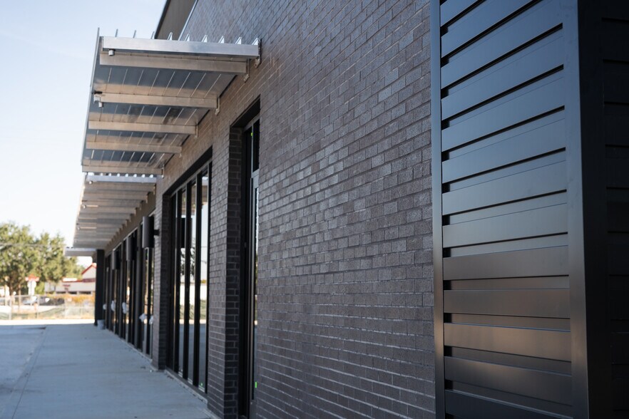 More Photos Of 2903 S Main St, Stafford Storefront For Lease