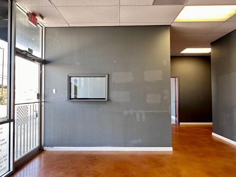 More Photos Of 8142 Shin Oak Dr, San Antonio Unknown For Lease