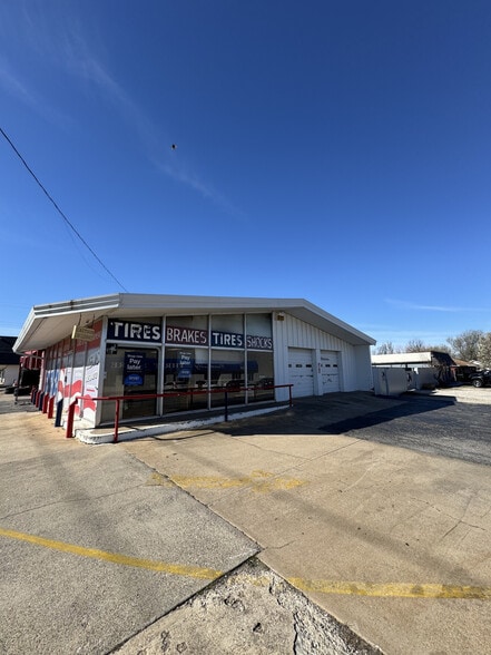 More Photos Of 4601 S Pennsylvania Ave, Oklahoma City Auto Repair For Sale