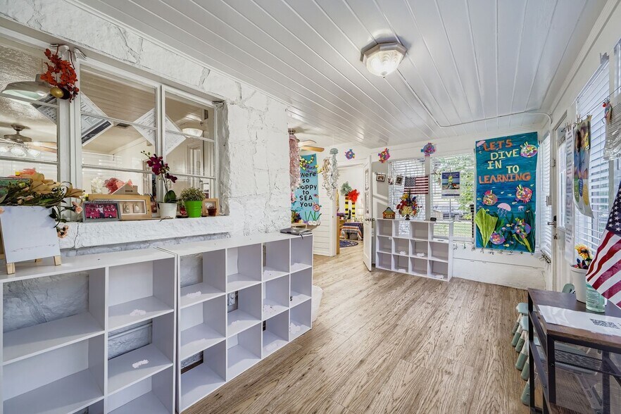 More Photos Of 405 W Main St, Round Rock Daycare Center For Lease