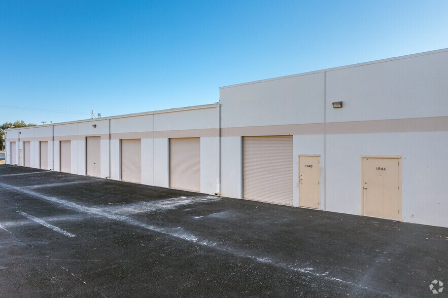 More Photos Of 1850-1900 Grandstand Dr, San Antonio Unknown For Lease