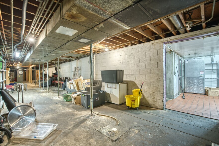 More Photos Of 816 Main St, Louisville Restaurant For Sale