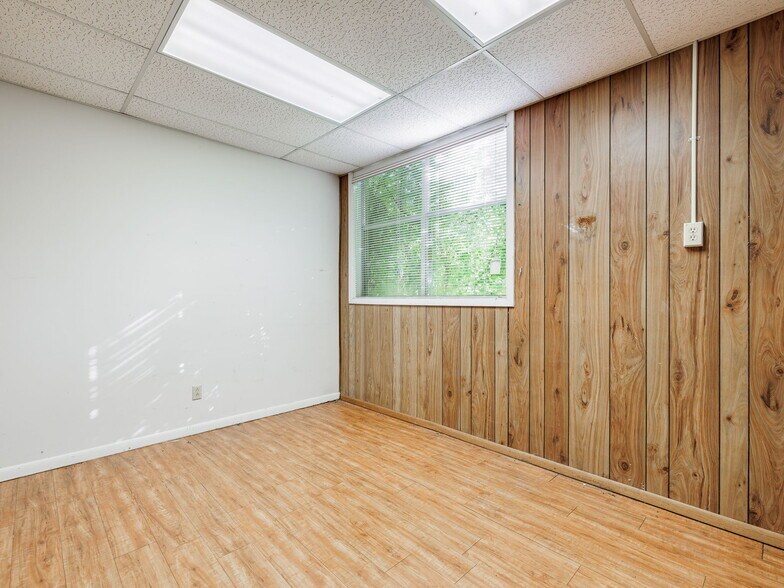 More Photos Of 233 Ackerman St, Rockdale Storefront Retail Office For Sale