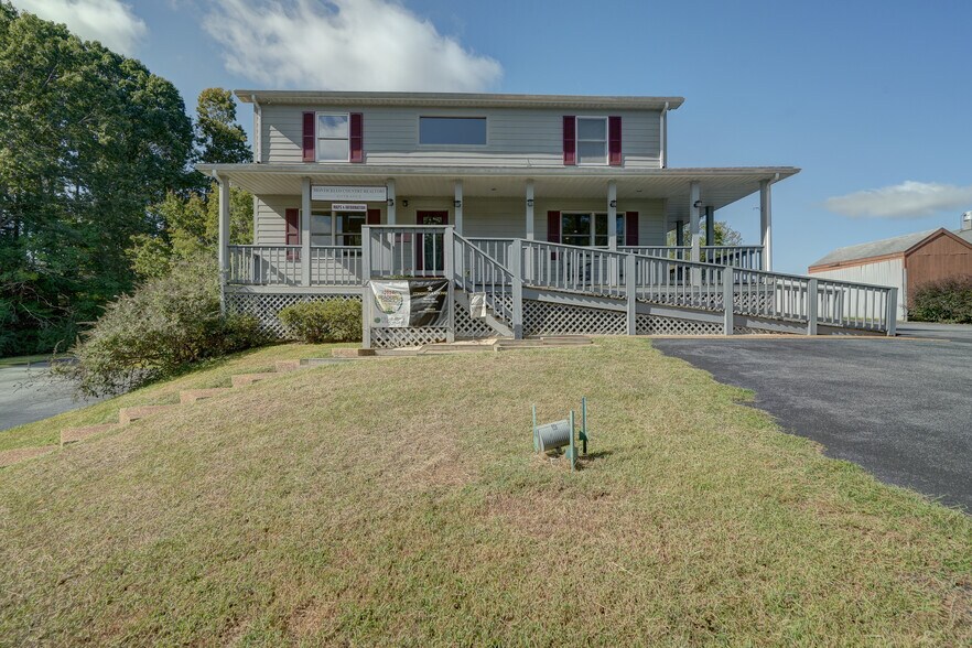 More Photos Of 2704 Lake Monticello Rd, Palmyra Office For Sale