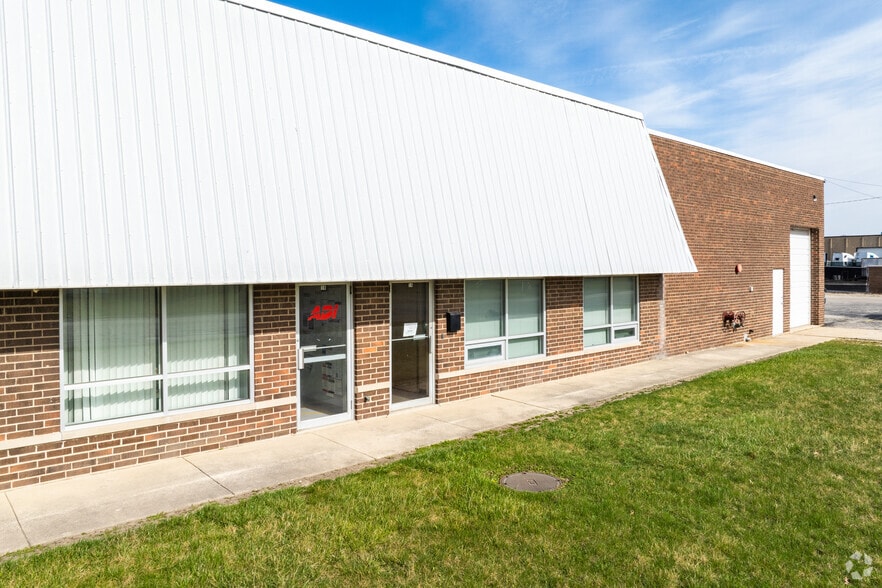 More Photos Of 9745 Industrial Dr, Bridgeview Warehouse For Lease