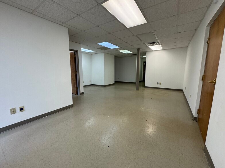 More Photos Of 540 N Main St, Jasper Storefront Retail Office For Lease