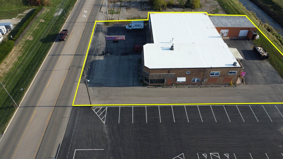 More Photos Of 1150 S Market St, Troy Freestanding For Sale