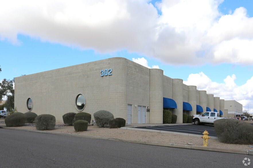 More Photos Of 302 W Melinda Ln, Phoenix Warehouse For Lease
