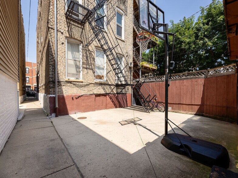 More Photos Of 1303 W Ohio St, Chicago Apartments For Sale