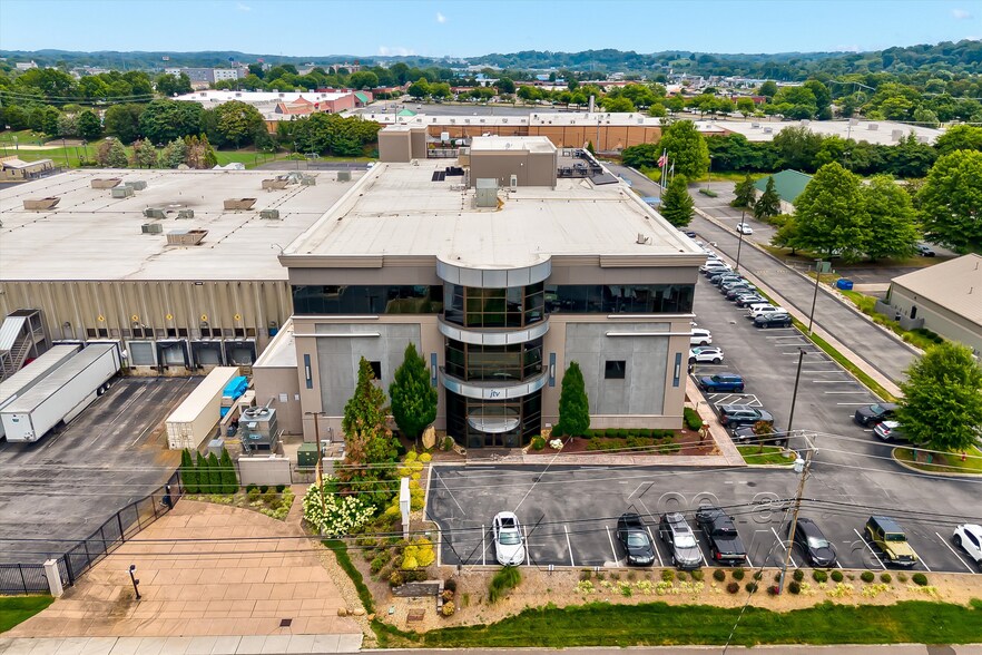 More Photos Of 9600 Parkside, Knoxville Distribution For Lease