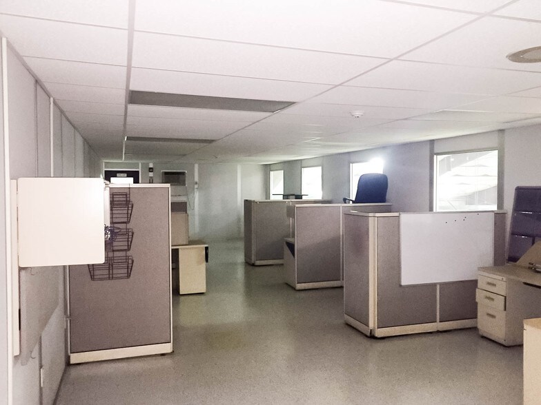 More Photos Of 2 Flint Mine Rd, Coxsackie Manufacturing For Sale