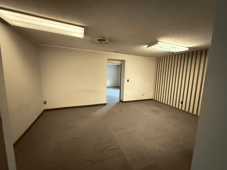 More Photos Of 601 E 9th St, Joplin Industrial For Sale