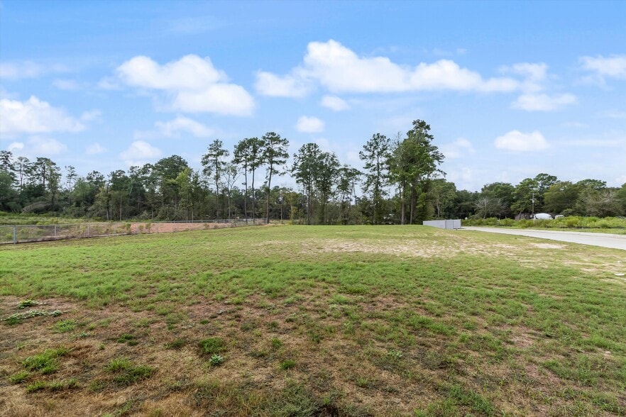 More Photos Of 12110 Old Montgomery Rd, Willis Light Distribution For Sale