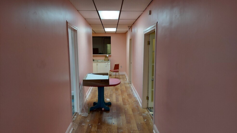 More Photos Of 2401 W Cervantes St, Pensacola General Retail For Sale