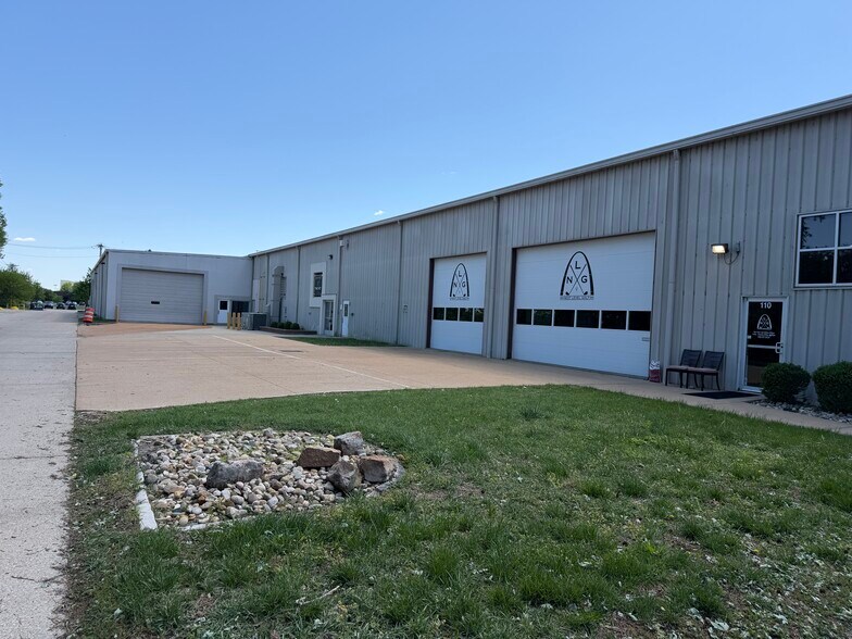 More Photos Of 140 Long Rd, Chesterfield Flex For Lease