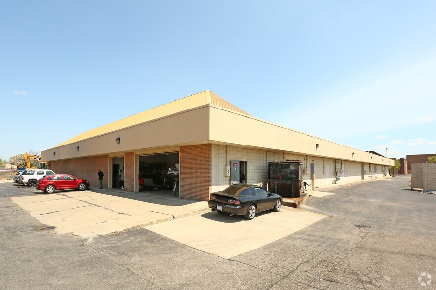 More Photos Of 43665-43729 Ford Rd, Canton Freestanding For Lease