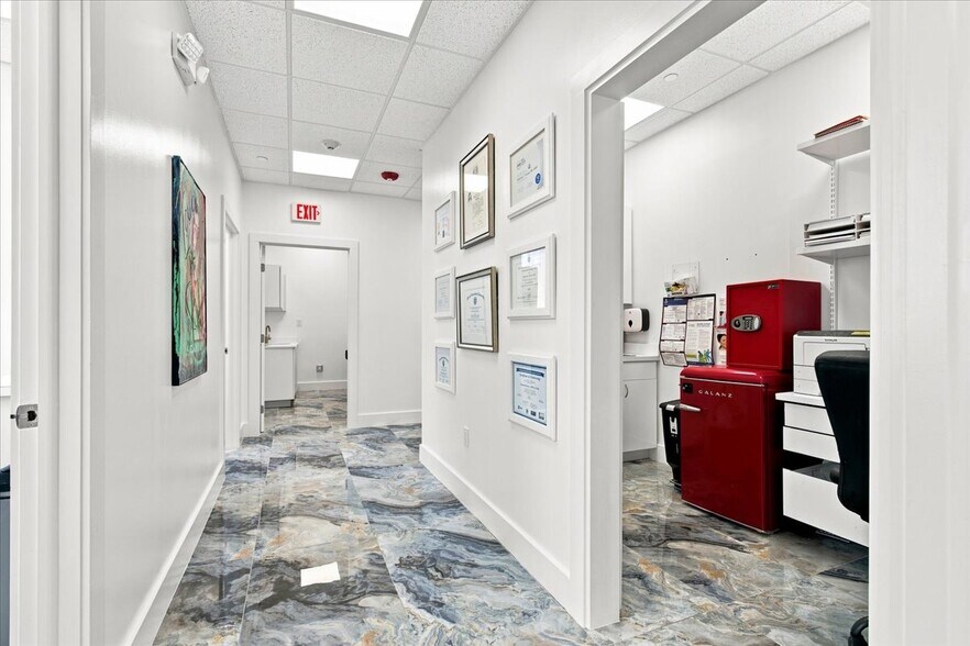 More Photos Of 2920-2950 NE 207th St, Aventura Unknown For Lease