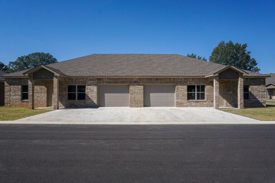 More Photos Of 404 W Matthews St, Brookland Apartments For Sale