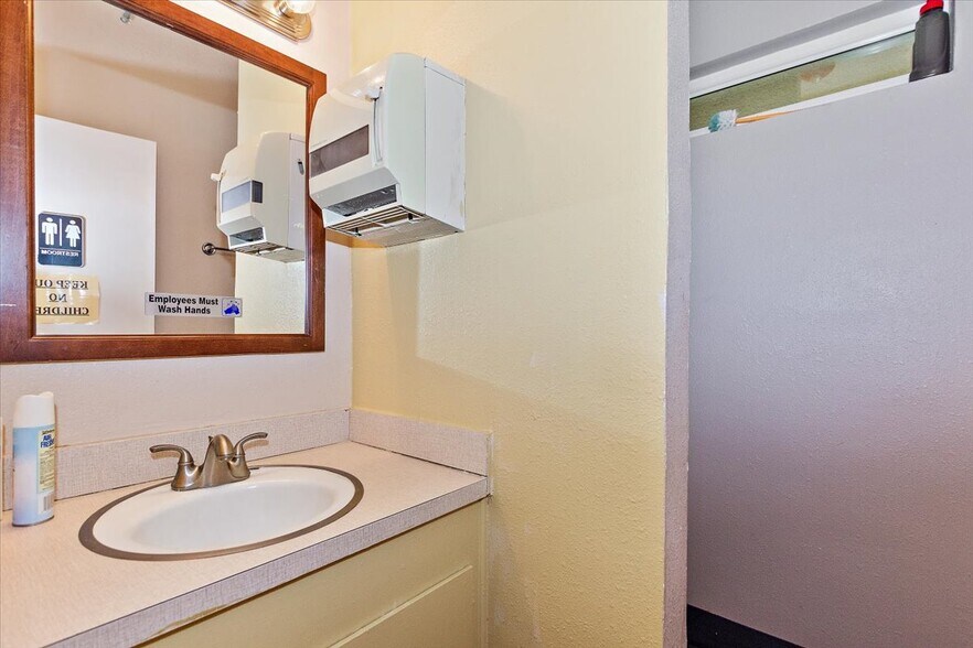 More Photos Of 1455 E Lynwood Dr, San Bernardino Schools For Sale