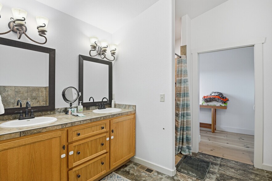 More Photos Of 1636 Lakemoor Dr, Florissant Specialty For Sale