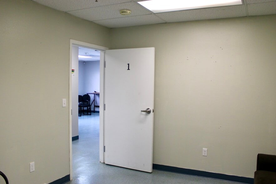 More Photos Of 135 Carmen Ln, Santa Maria Rehabilitation Center For Lease