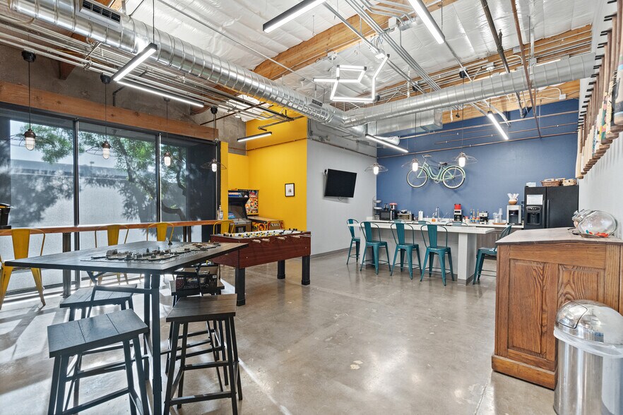 More Photos Of 2410 W Royal Palm Rd, Phoenix Light Manufacturing For Sale